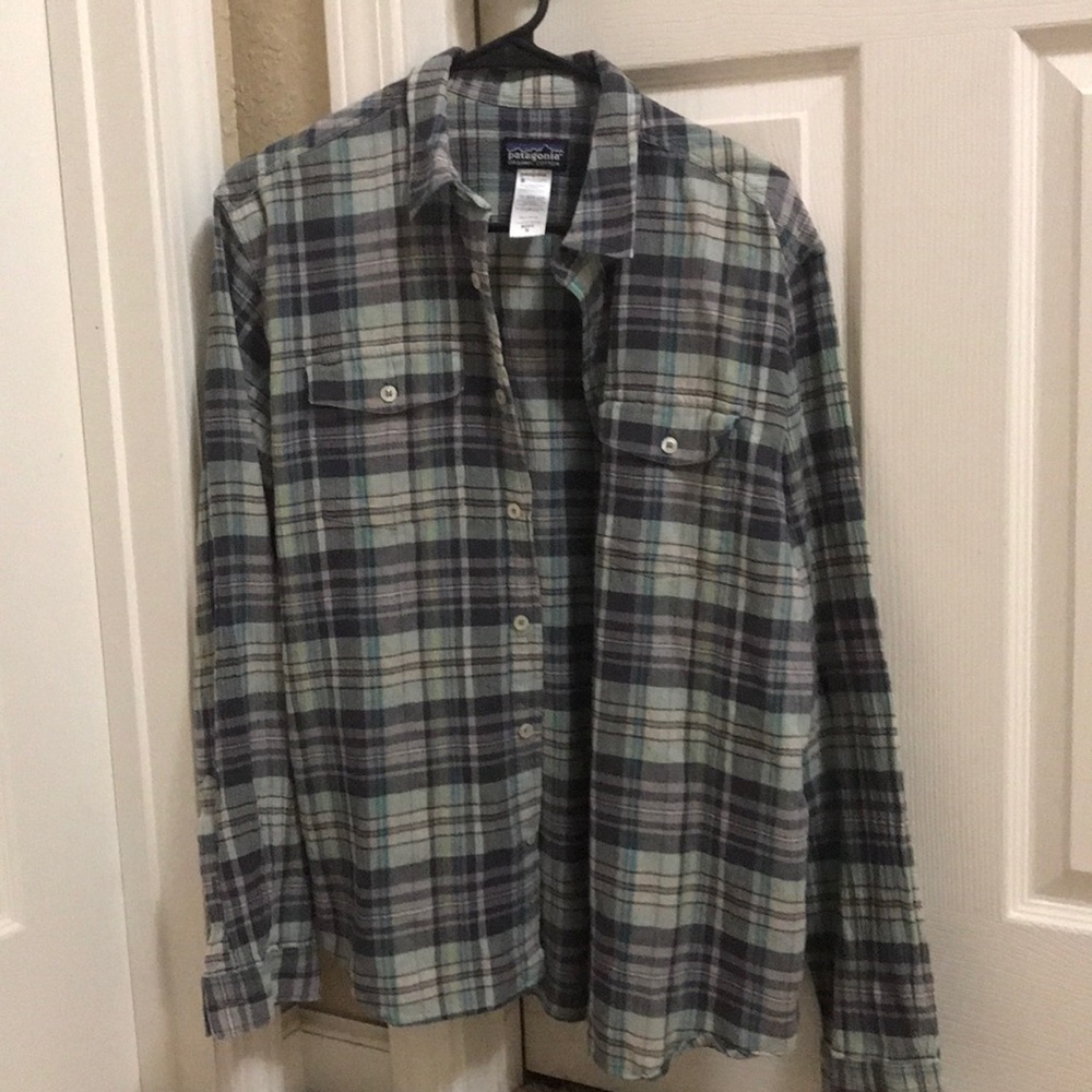 Men’s Patagonia button down shirt